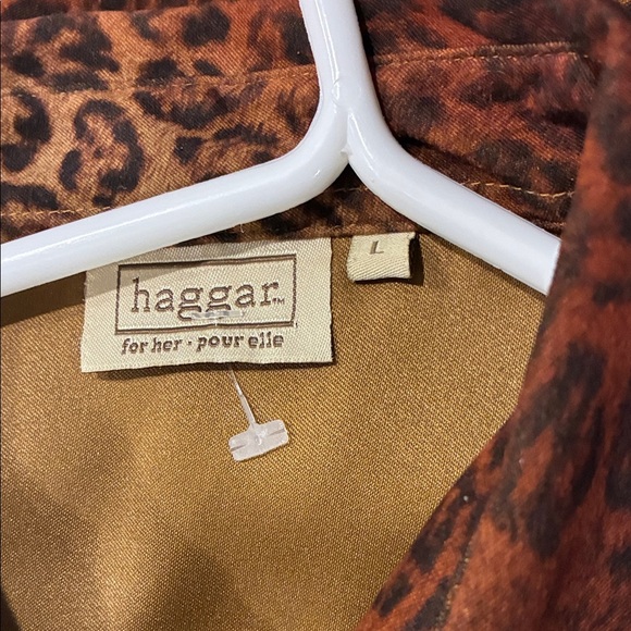Haggar Women's Leopard Print Button-Down Shirt B5 - Picture 2 of 3